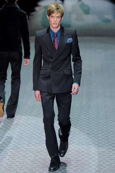 Look 25